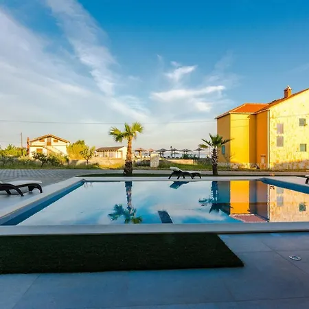 Mirakul Apartament *