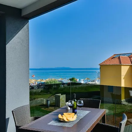 Mirakul Apartment Vir