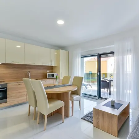 Apartment Mirakul Vir