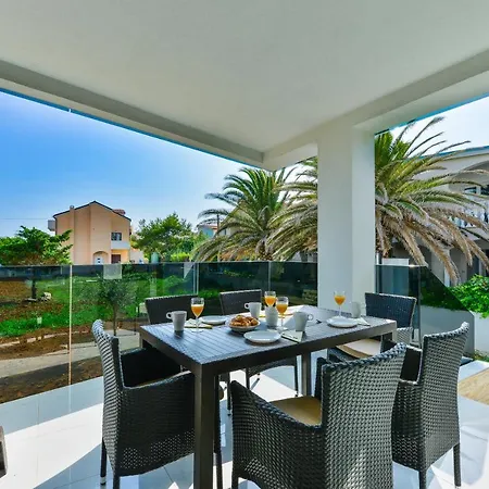 Apartament Mirakul *