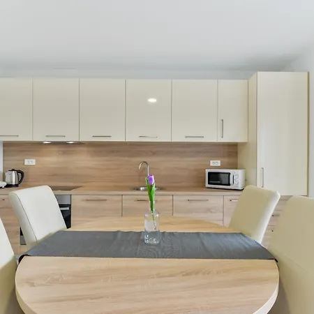 Mirakul Apartment Vir
