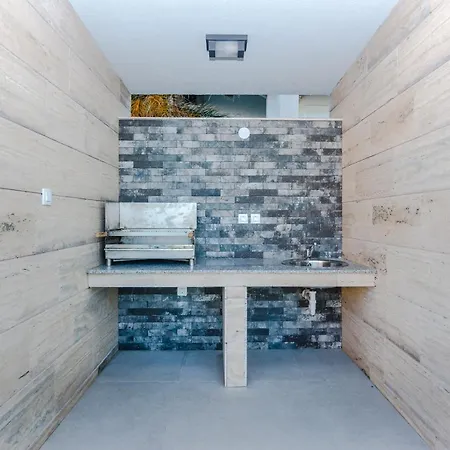 Mirakul Apartment Vir