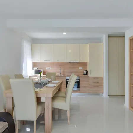 Apartment Mirakul